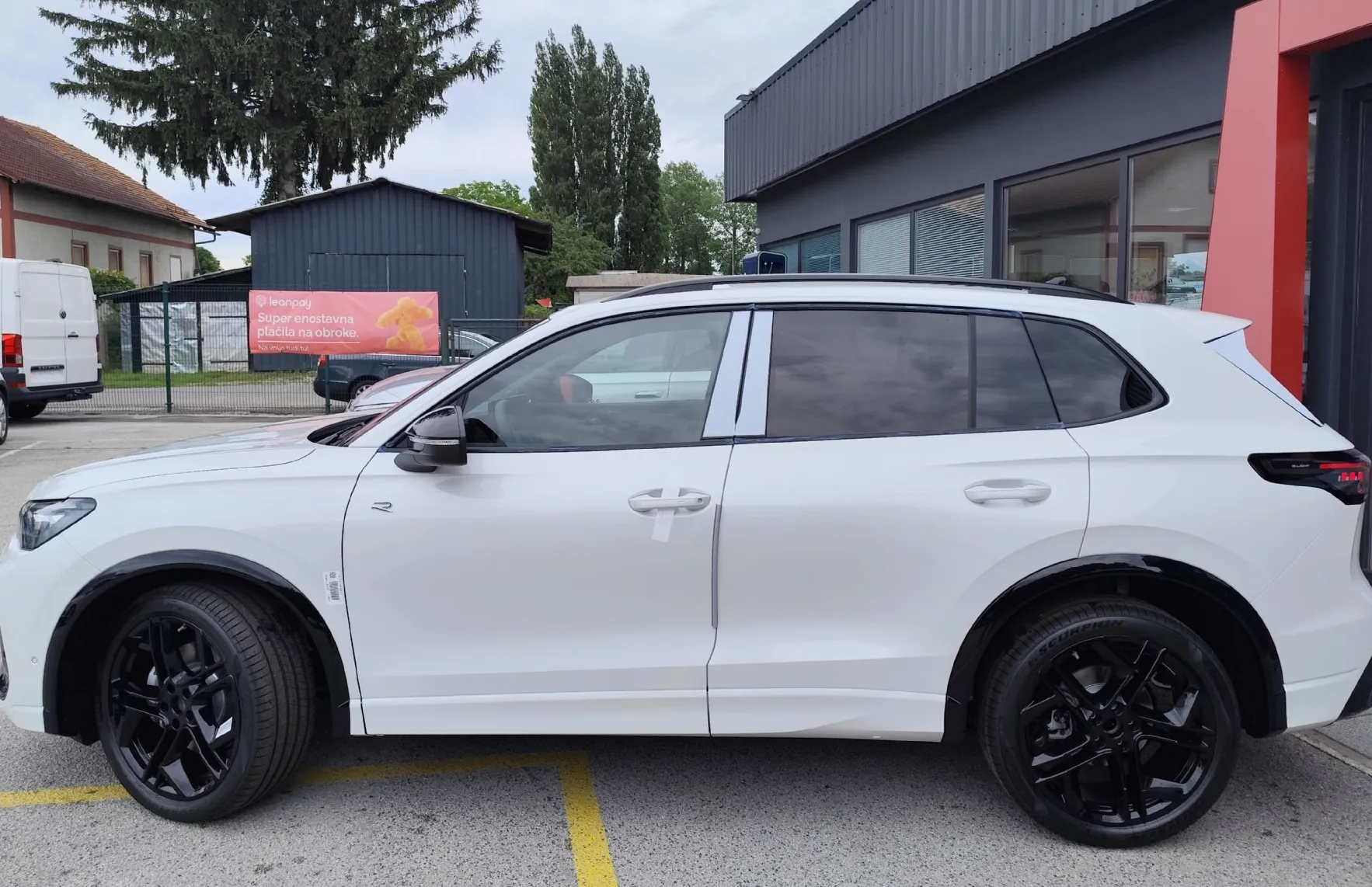 Zunanja slika - Volkswagen Tiguan - 2.0 TDI BMT 4Joy DSG - 2