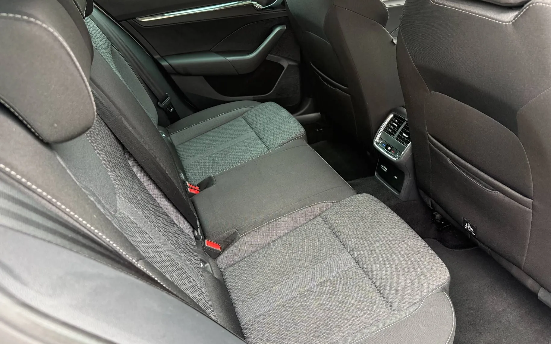 Notranja slika - Škoda Octavia - Combi 2.0 TDI Sport line DSG 1 LASTNIK-KAM-LED - 11