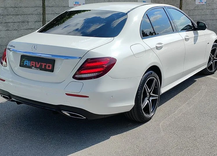 Zunanja slika - Mercedes-Benz E-Razred - LIMO-300-de-2X-AMG-LINE-WIDESCREN-360-KAM-LED-ACC- - 6