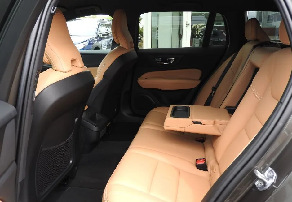 Zunanja slika - Volvo V60 Cross Country - D4 AWD AUT Momentum Pro - 7