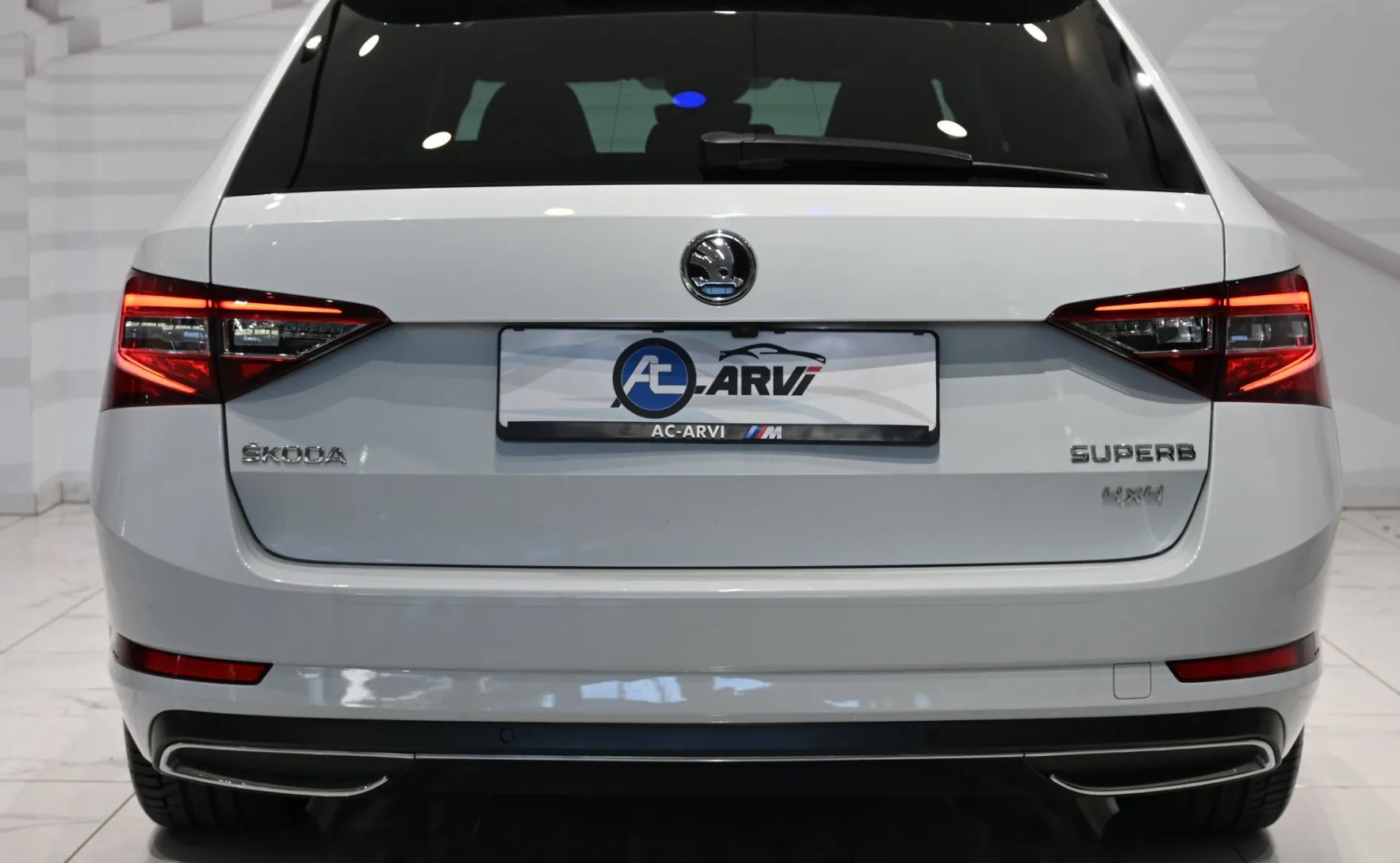 Zunanja slika - Škoda Superb - Combi 4x4 2.0 TDI SportLine DSG-RADAR-DCC-KLJUKA - 5