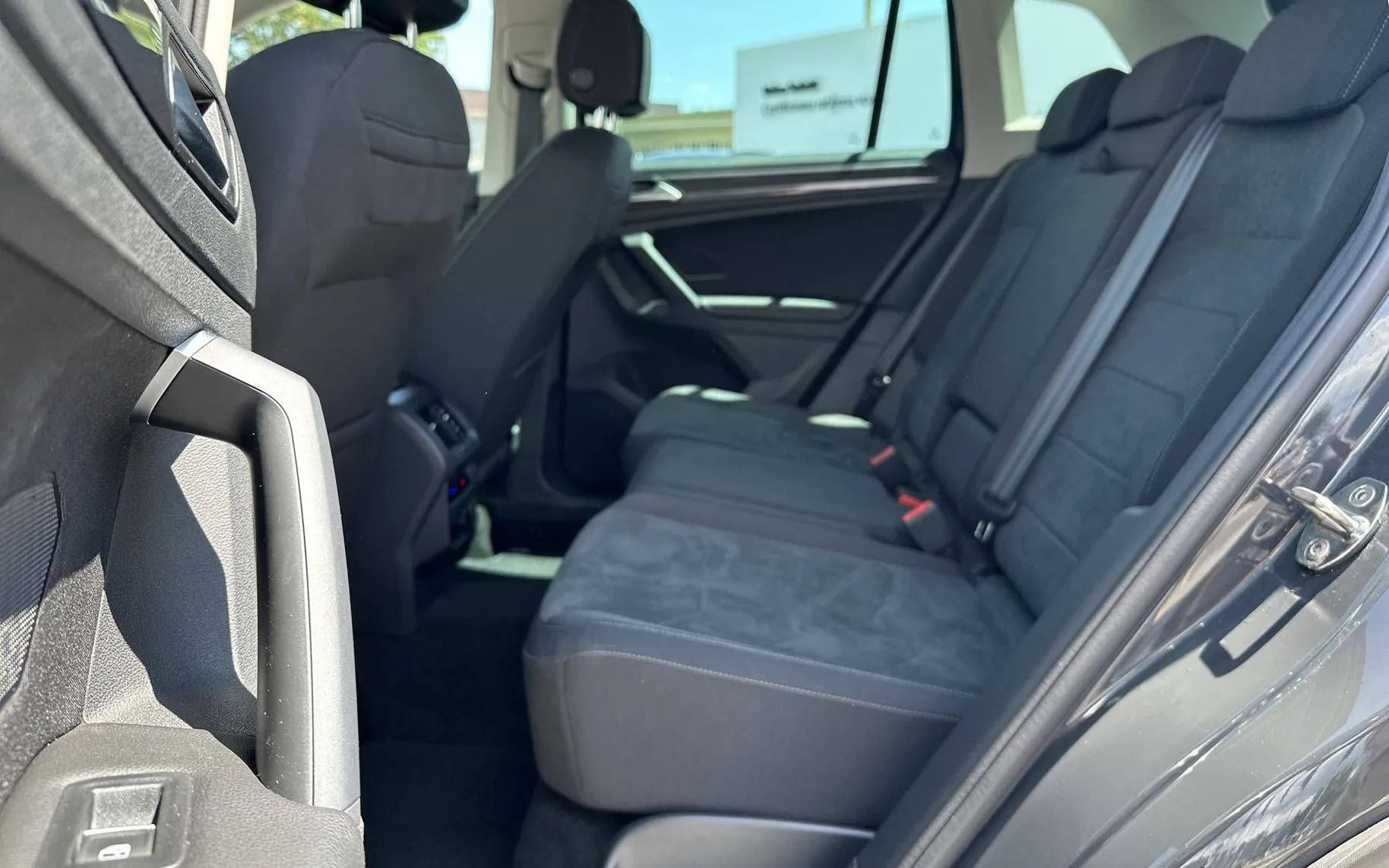 Notranja slika - Volkswagen Tiguan - 2.0 TDI BMT Elegance DSG VIRTUAL ACC KAMERA - 11