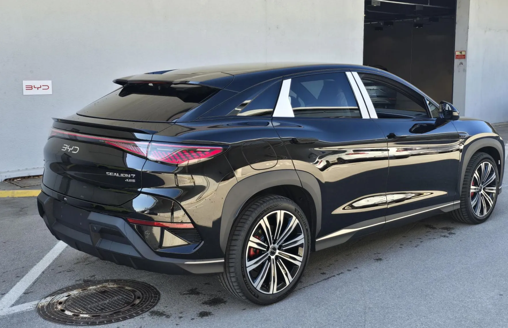 Zunanja slika - BYD SEALION 7 - AWD 91.5 kWh Excelence NA ZALOGI - 4
