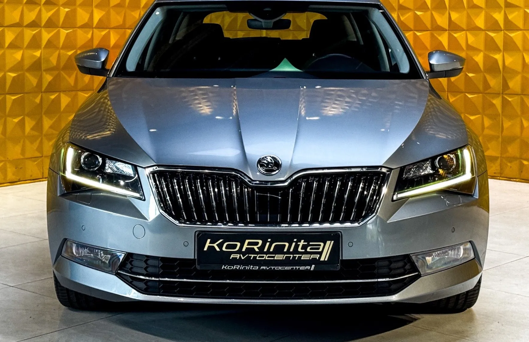 Zunanja slika - Škoda Superb - 2.0 TDI 4X4-MEMORY-GRETJE-Bi XENON - 4