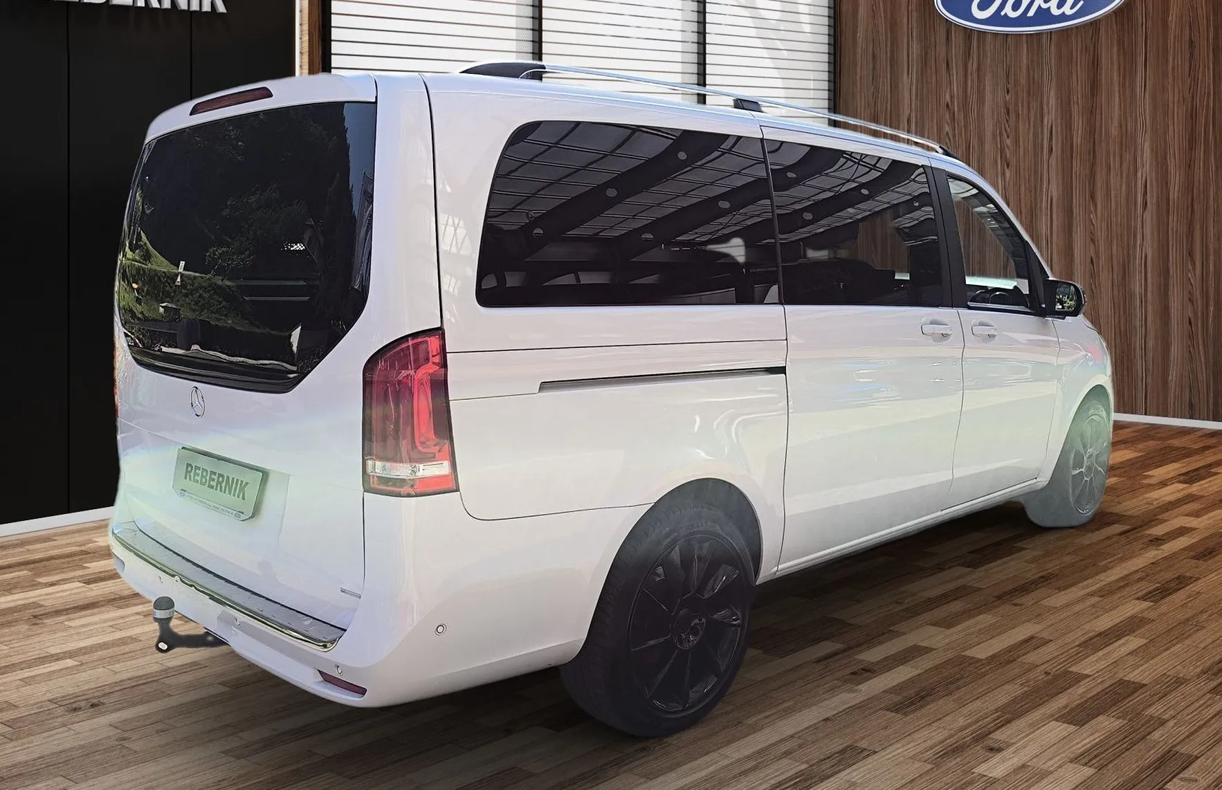Zunanja slika - Mercedes-Benz V-Razred - V 300 d 4MATIC DOLGI Avt.-1LAST-VK-RADAR-BURMESTER - 4