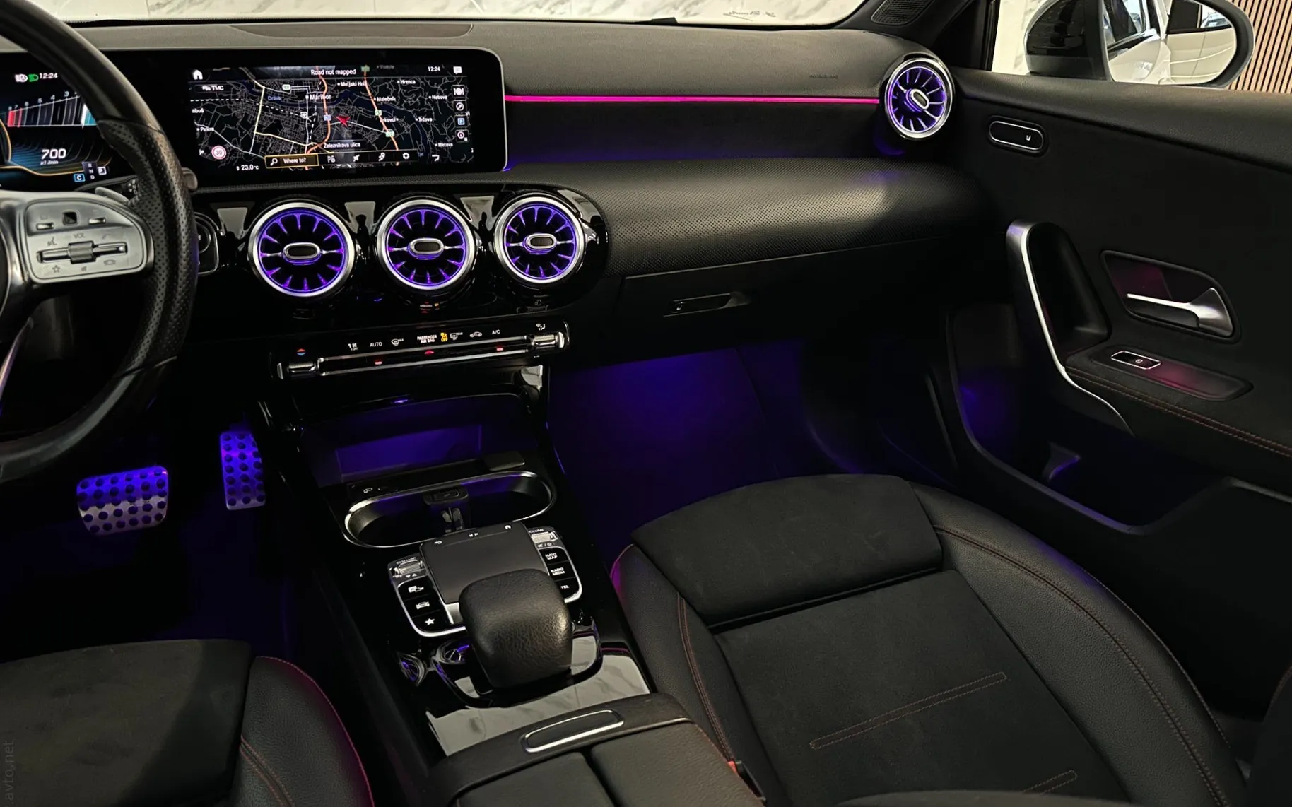 Notranja slika - Mercedes-Benz A-Razred - 250 AMG Line |NightP|Led|Kamera|Gretje|AmbientL| - 11