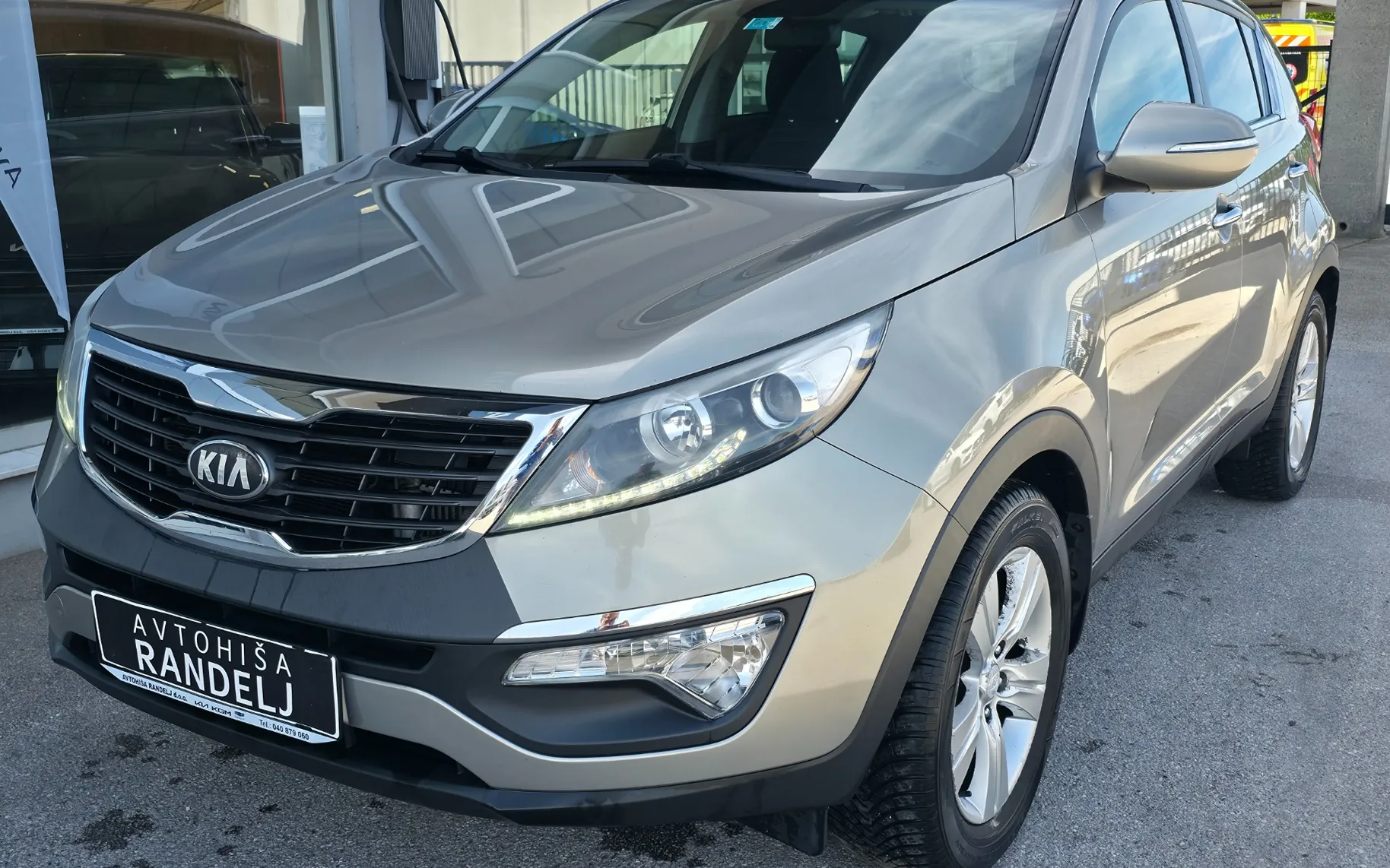 Zunanja slika - KIA Sportage - 2WD 1,7 CRDi Fun - 1