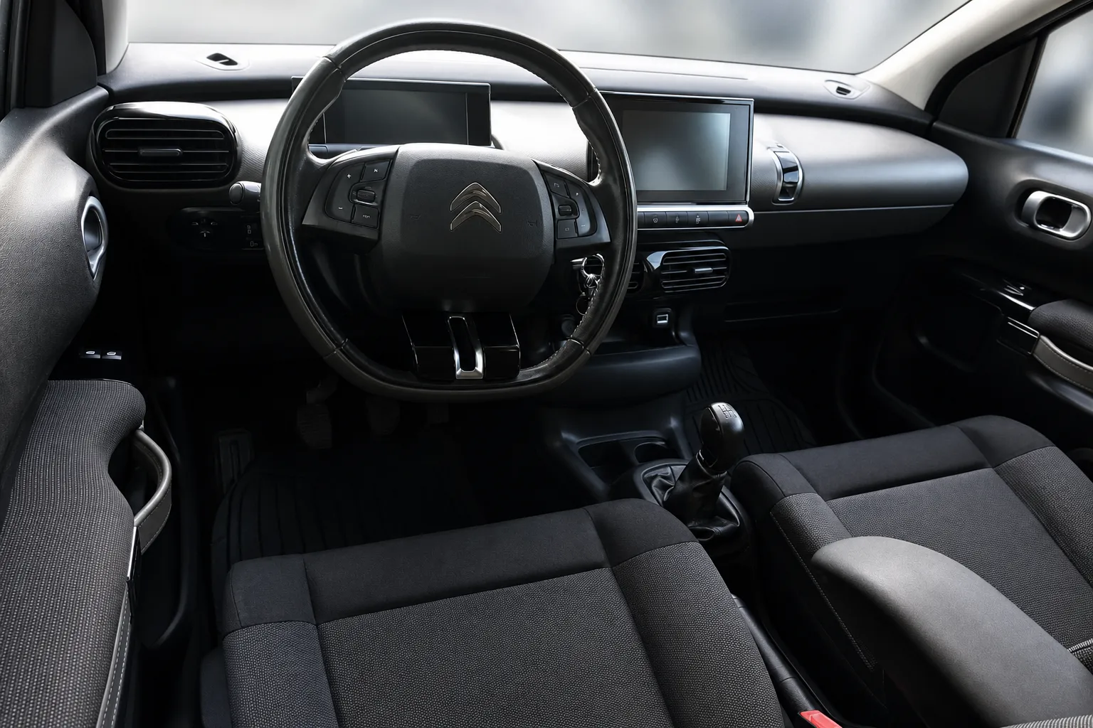 Notranja slika - Citroën C4 Cactus - 1.2 PureTech-ODLIČEN-KOT NOV-GARANCIJA-KAMERA - 8