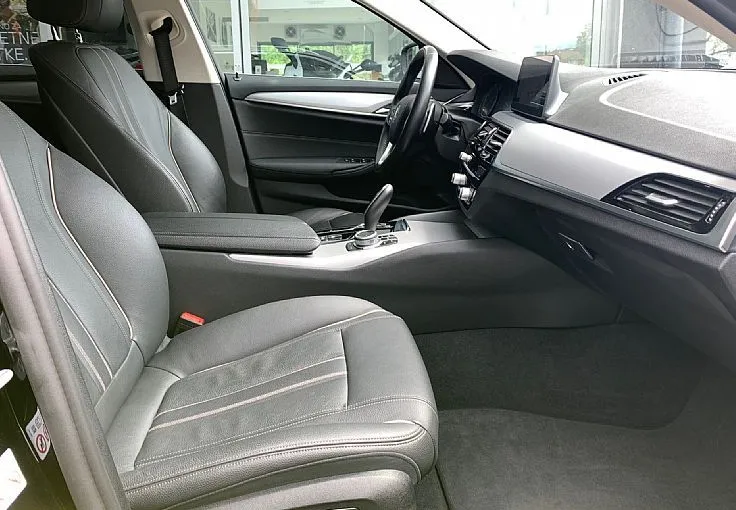 Zunanja slika - BMW Serija 5 - Touring: 520d  AT - 7