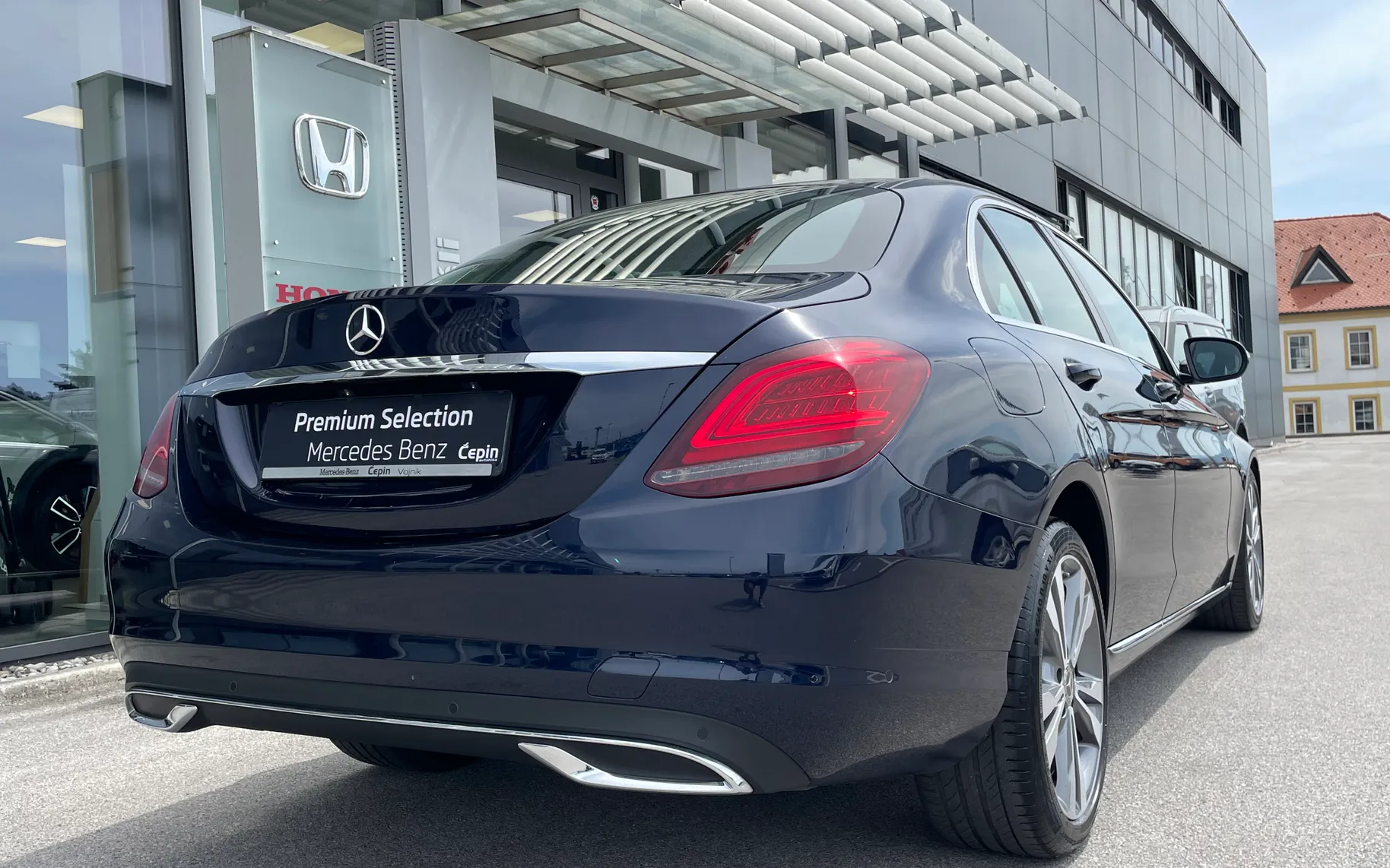 Zunanja slika - Mercedes-Benz C-Razred - 220d-AUT-AVANTGARDE-MULTIBEAM-NAVI-SLO-PREMIUM - 6