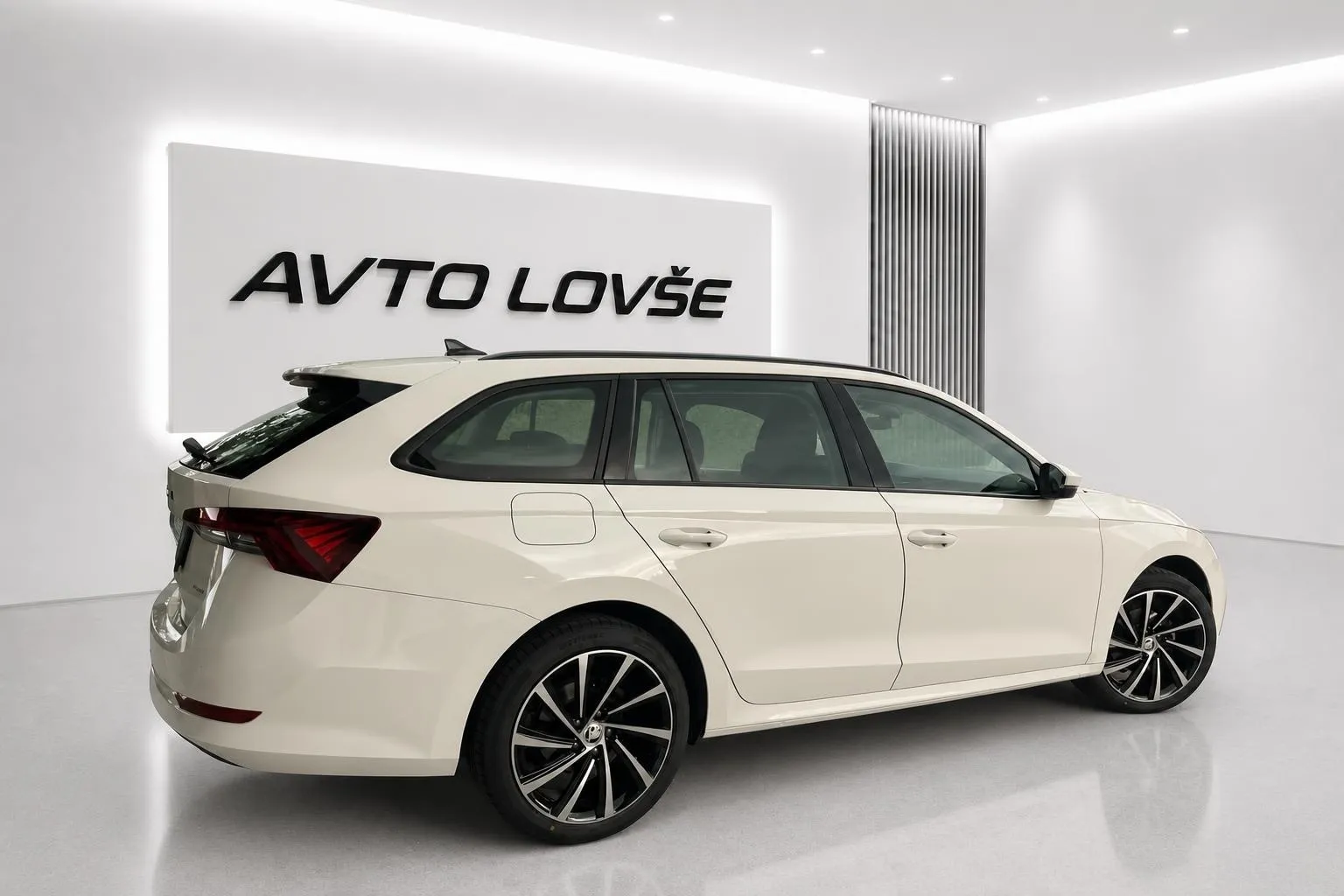 Zunanja slika - Škoda Octavia - Combi 2.0 TDI DSG-1 LASTNIK-AU-LED-NAVI-ODLIČNA - 4