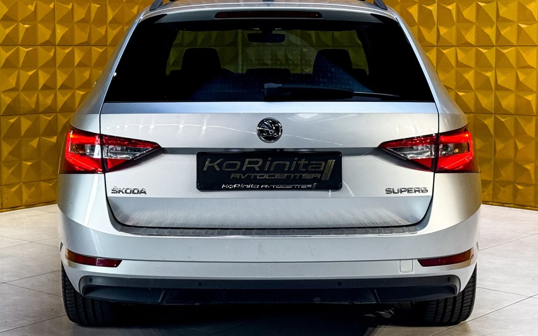 Notranja slika - Škoda Superb - 1.6 TDI KAMERA-NAVI-MULTIFUNKCIJA - 10