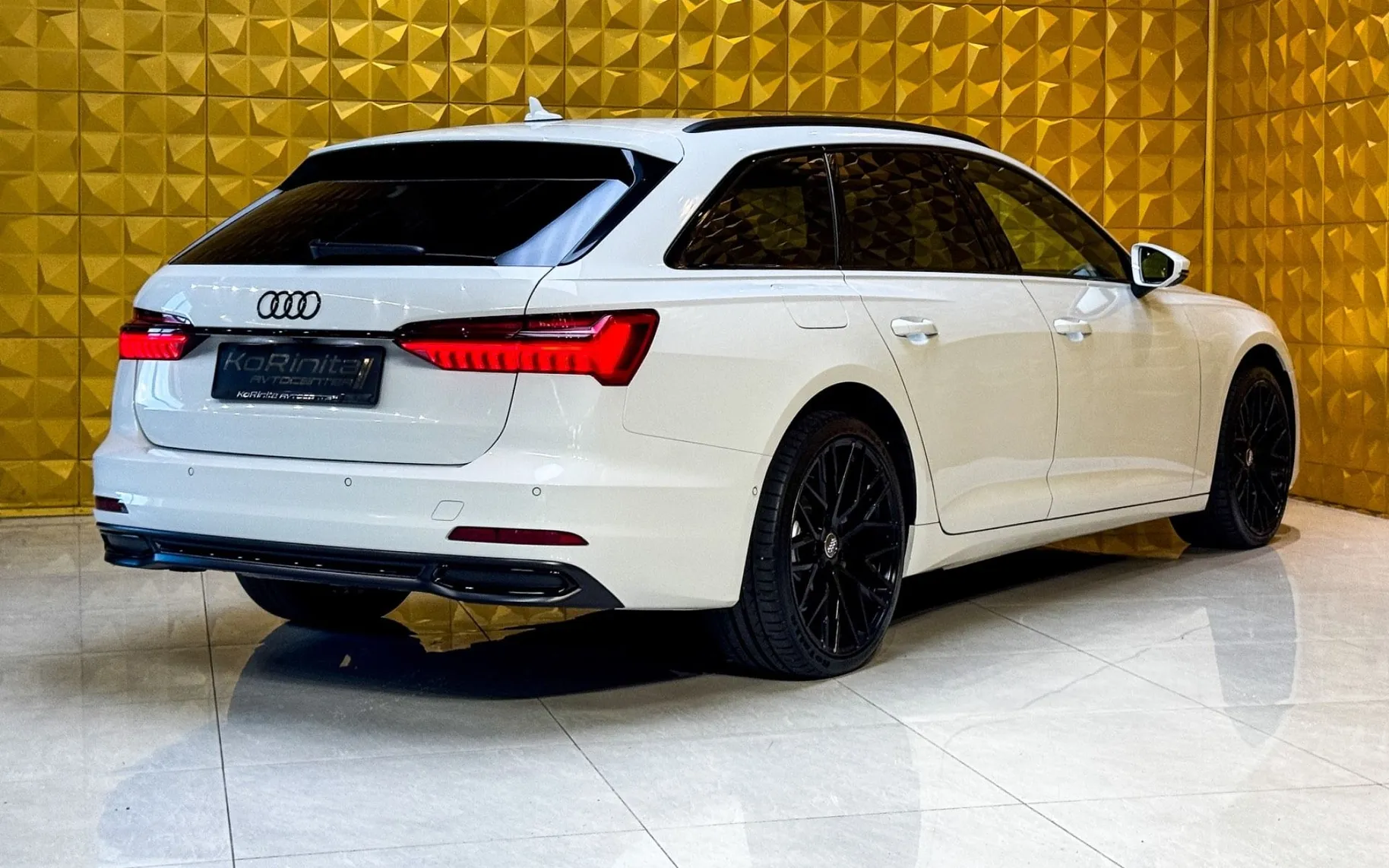 Notranja slika - Audi A6 Avant - 40 TDI AUT-S Line-MATRIX-360-GRETJE VOLANA-VIRTUAL - 11
