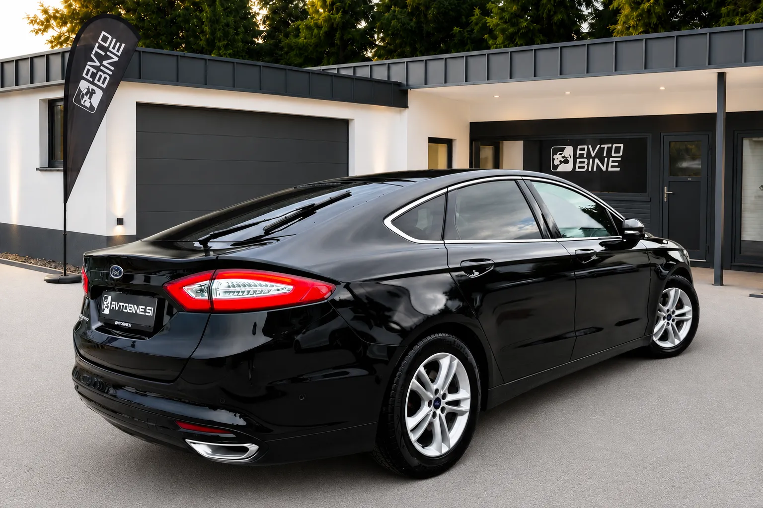 Notranja slika - Ford Mondeo - 2.0 TDCi TITANIUM-AVT.-LIMO-154KW-LED-NAVI-KAMERA. - 8