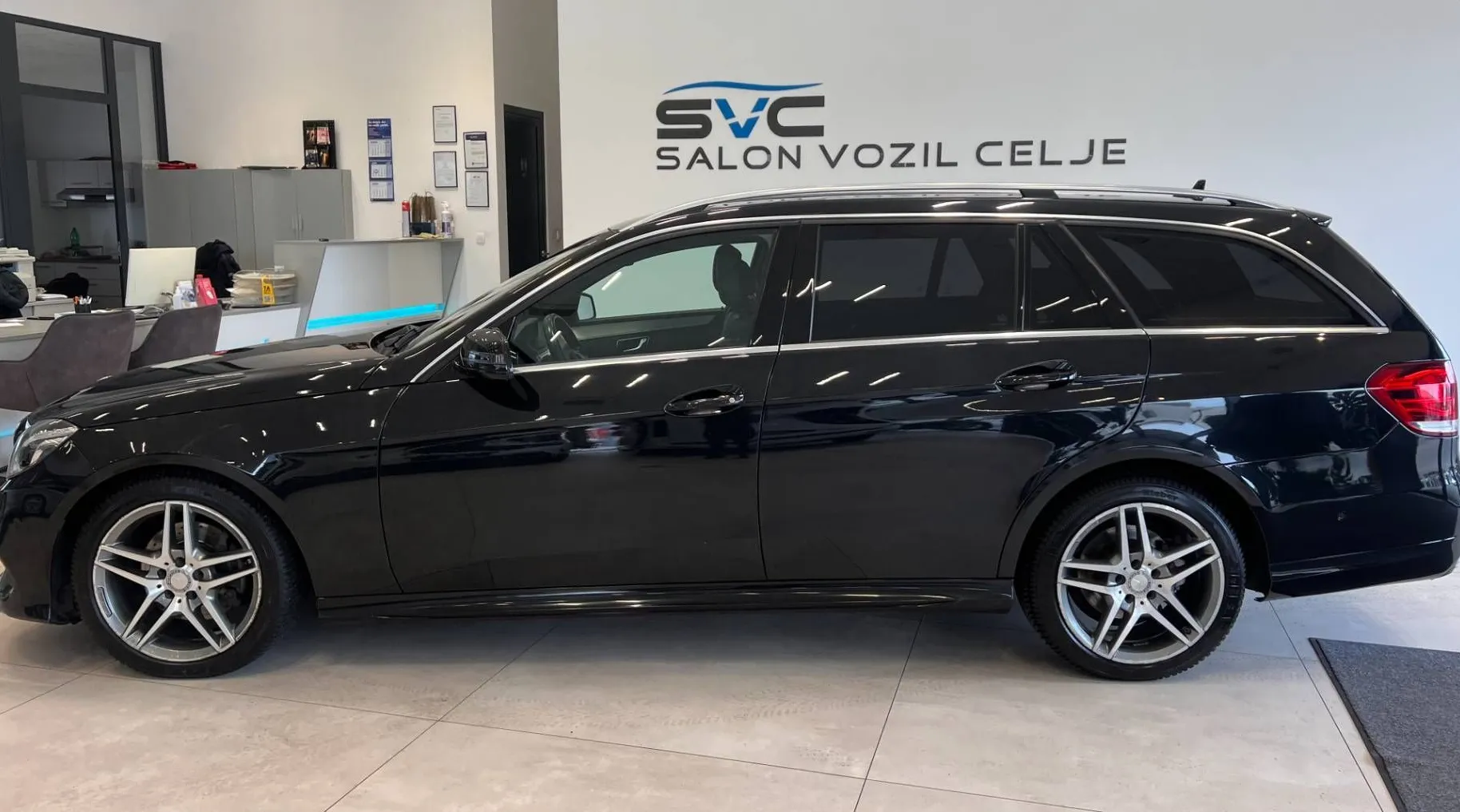 Zunanja slika - Mercedes-Benz E-Razred - E 220 BlueTEC-170KM-AMG-ZRAK-FULL-LED-NAVI-PRIKL.. - 3