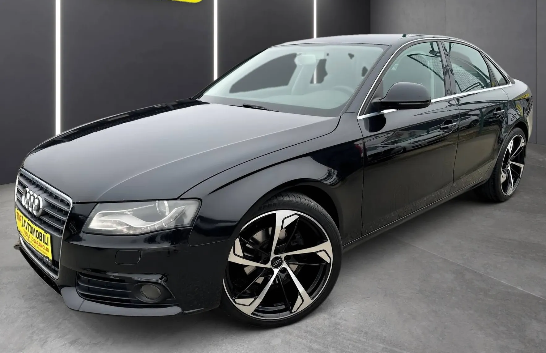 Zunanja slika - Audi A4 - 2.0 TDI SLOVENSKI BI-XENON TEMPOMAT PDC MEGLENKE . - 2