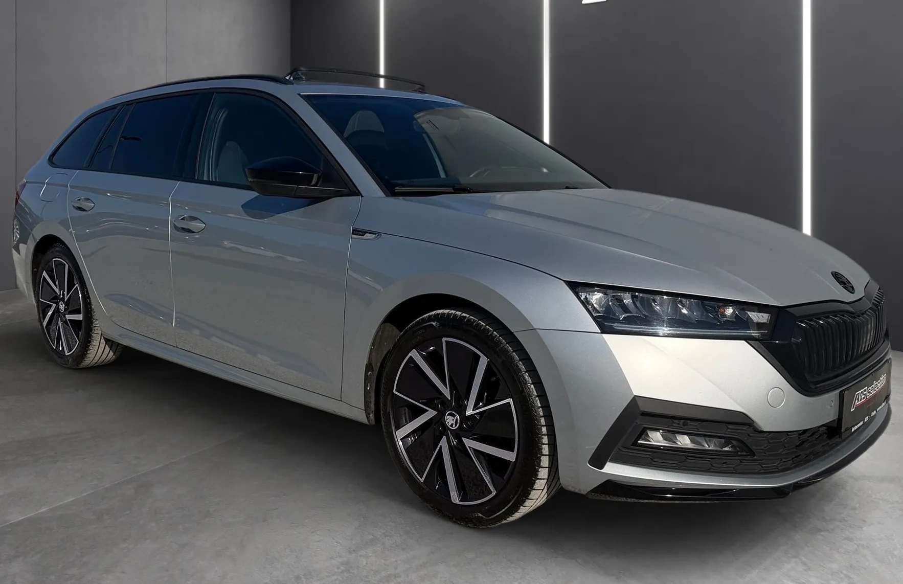 Zunanja slika - Škoda Octavia - Combi 2.0 TDI Sportline DSG-Panorama-Vlečna klju.. - 2