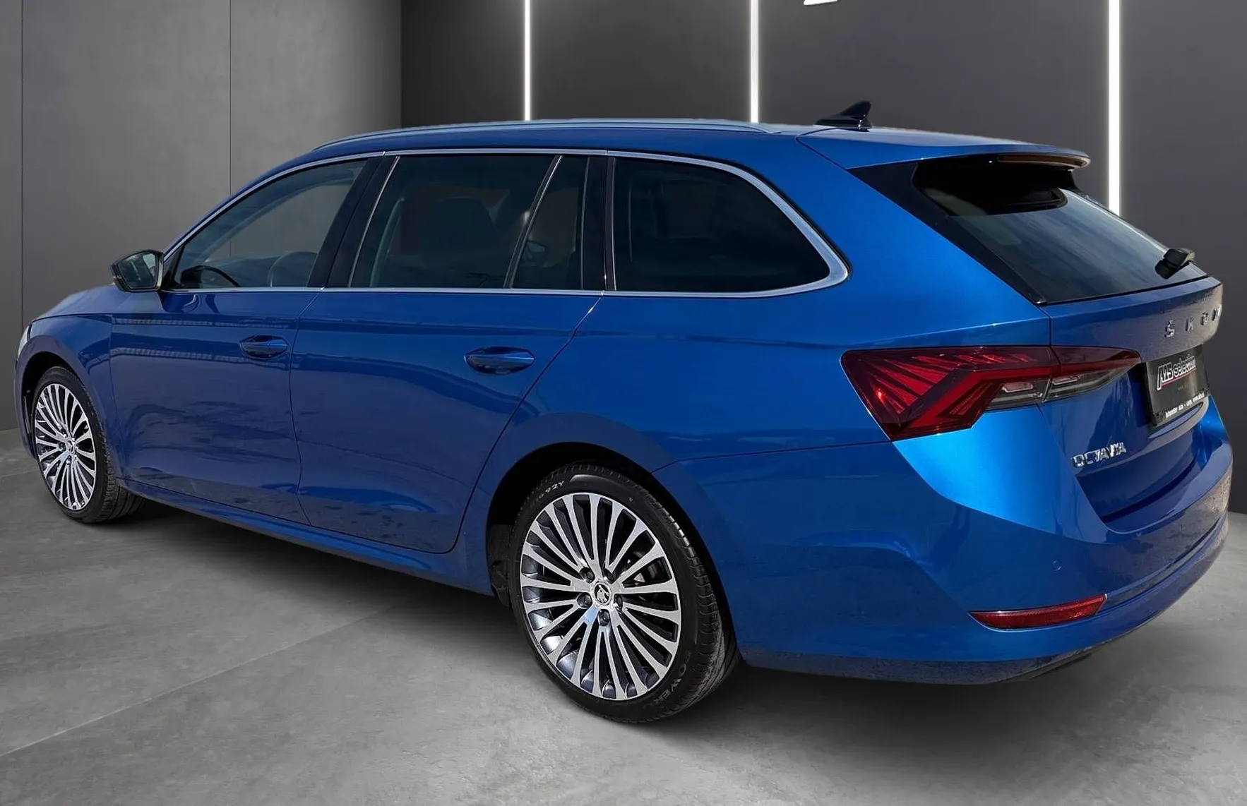Zunanja slika - Škoda Octavia - 2.0 TDI Style DSG-Matrix-DCC-ACC-Vlečna kljuka - 4
