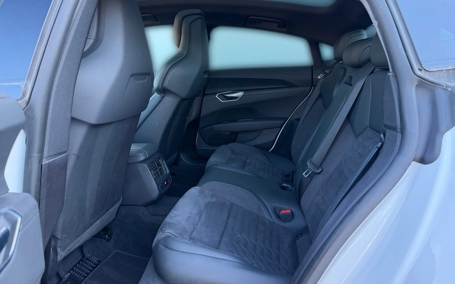 Notranja slika - Audi e-tron GT - Quattro-Zračno Vzmetenje Panorama-Matrix-Keyles - 11