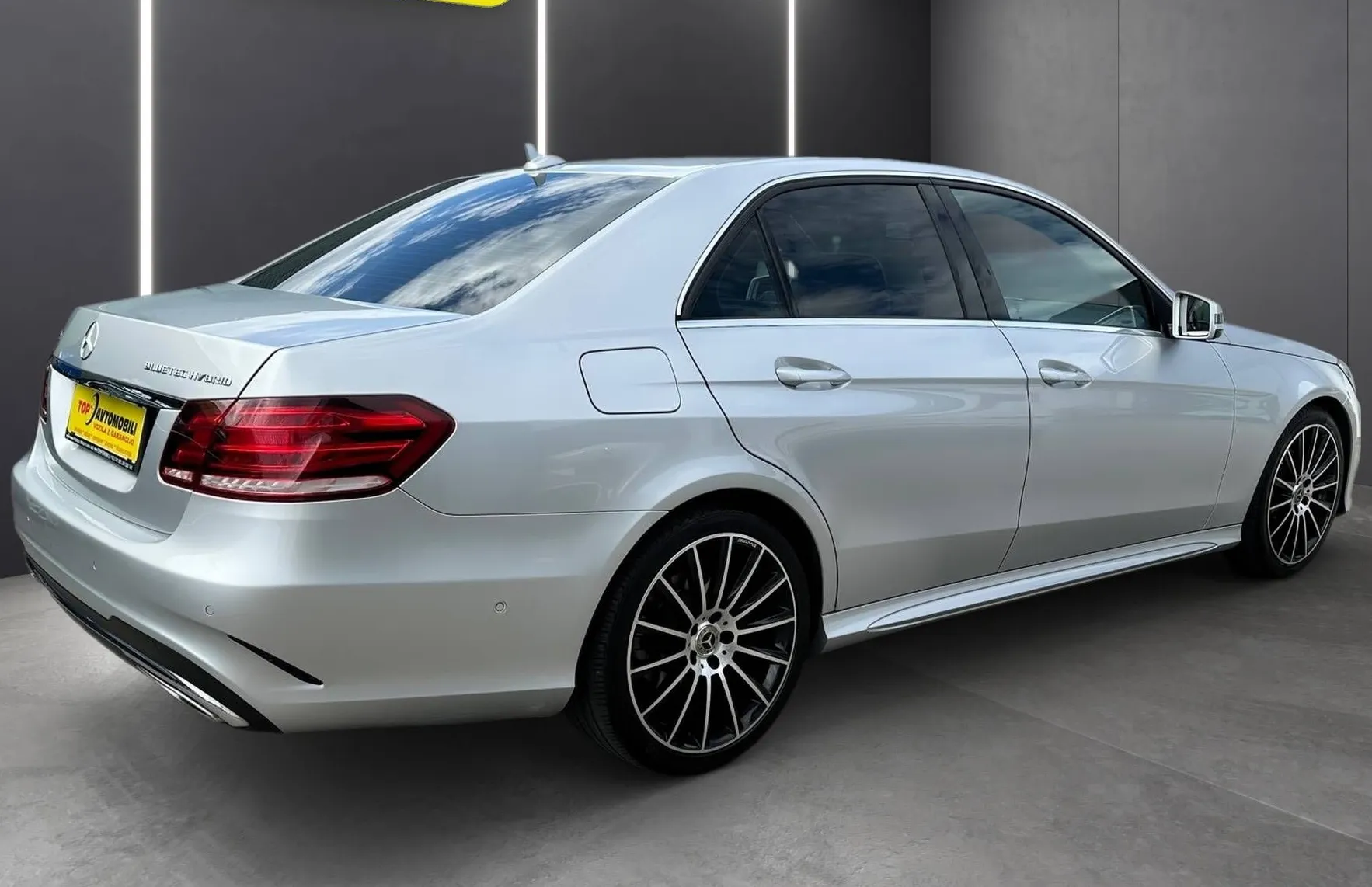 Zunanja slika - Mercedes-Benz E-Razred - 300 BLUETEC HYBRID LED NAVI PDC KAMERA TEM TOP - 9