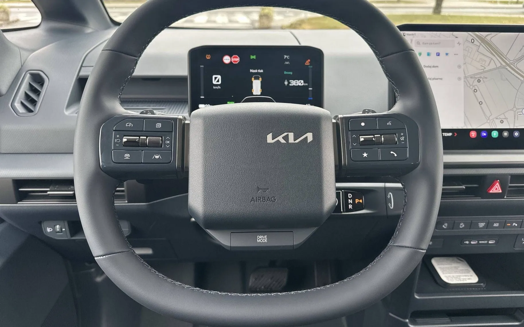 Notranja slika - KIA PV5 - 71.2 kWh baterija 120 kW  163 KS  Quantum... - 12