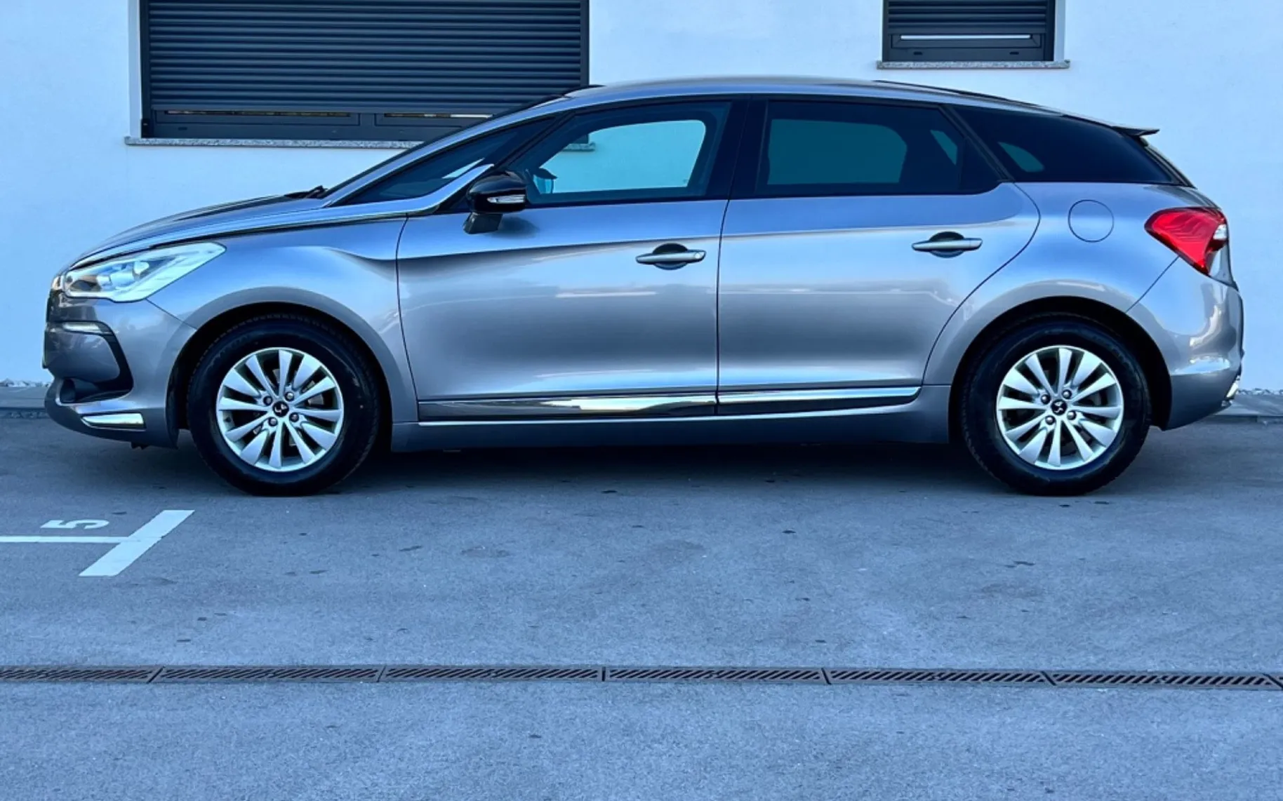 Zunanja slika - Citroën DS5 - KOT NOV+NAVI+PANORAMA+ALU+PDC - 4