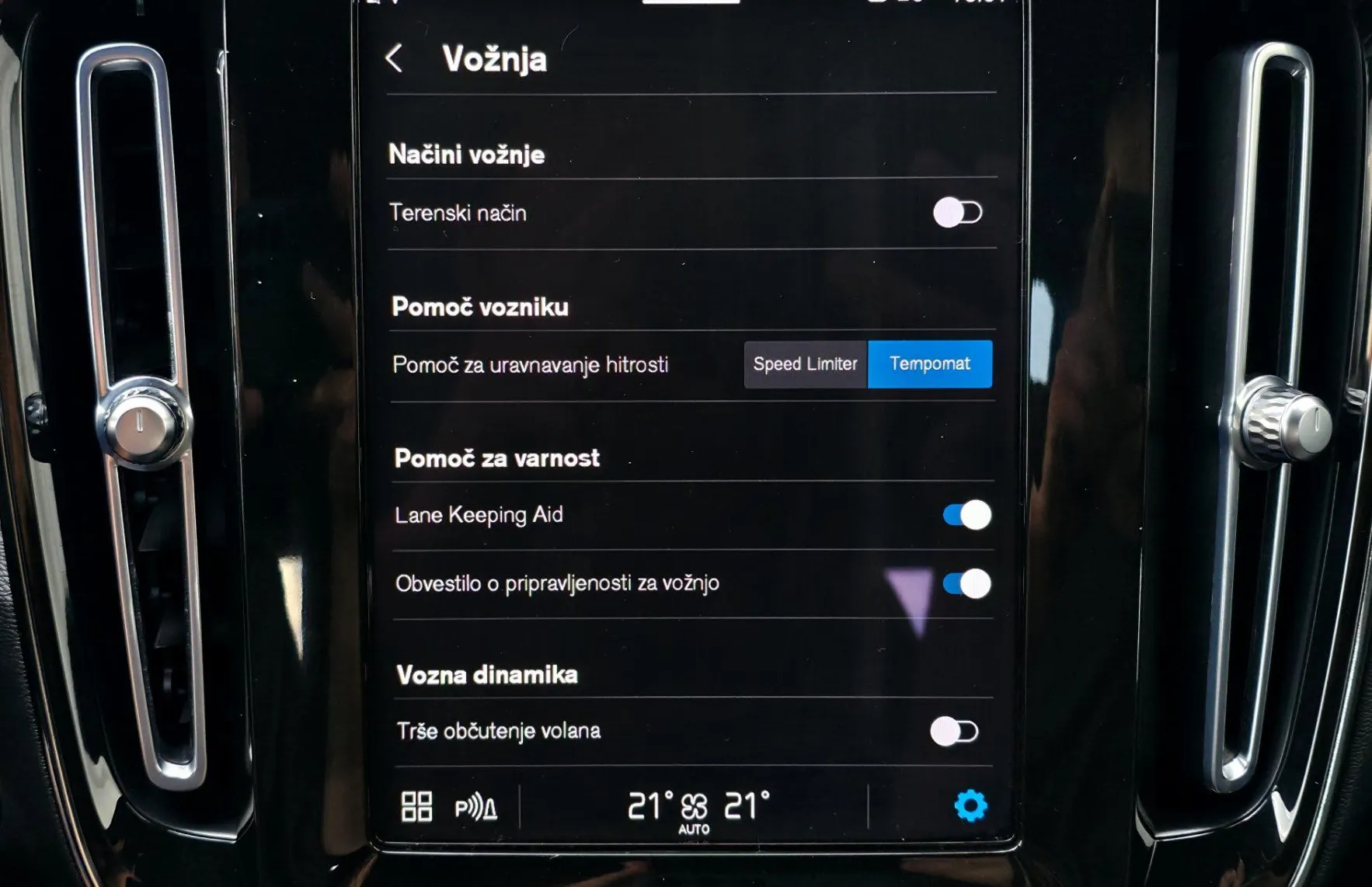 Zunanja slika - Volvo XC40 - B3P Core AT FULLED•TEMP•LANE•VIRTUAL•KEYLESS•17C• - 17