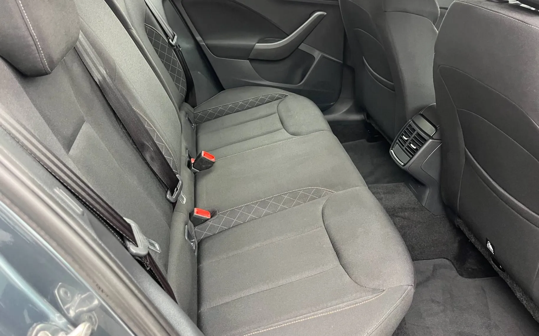 Notranja slika - Škoda Kamiq - 1.6 TDI Ambition 1.LASTNICA-LED-NAVI-ODLIČNA - 11