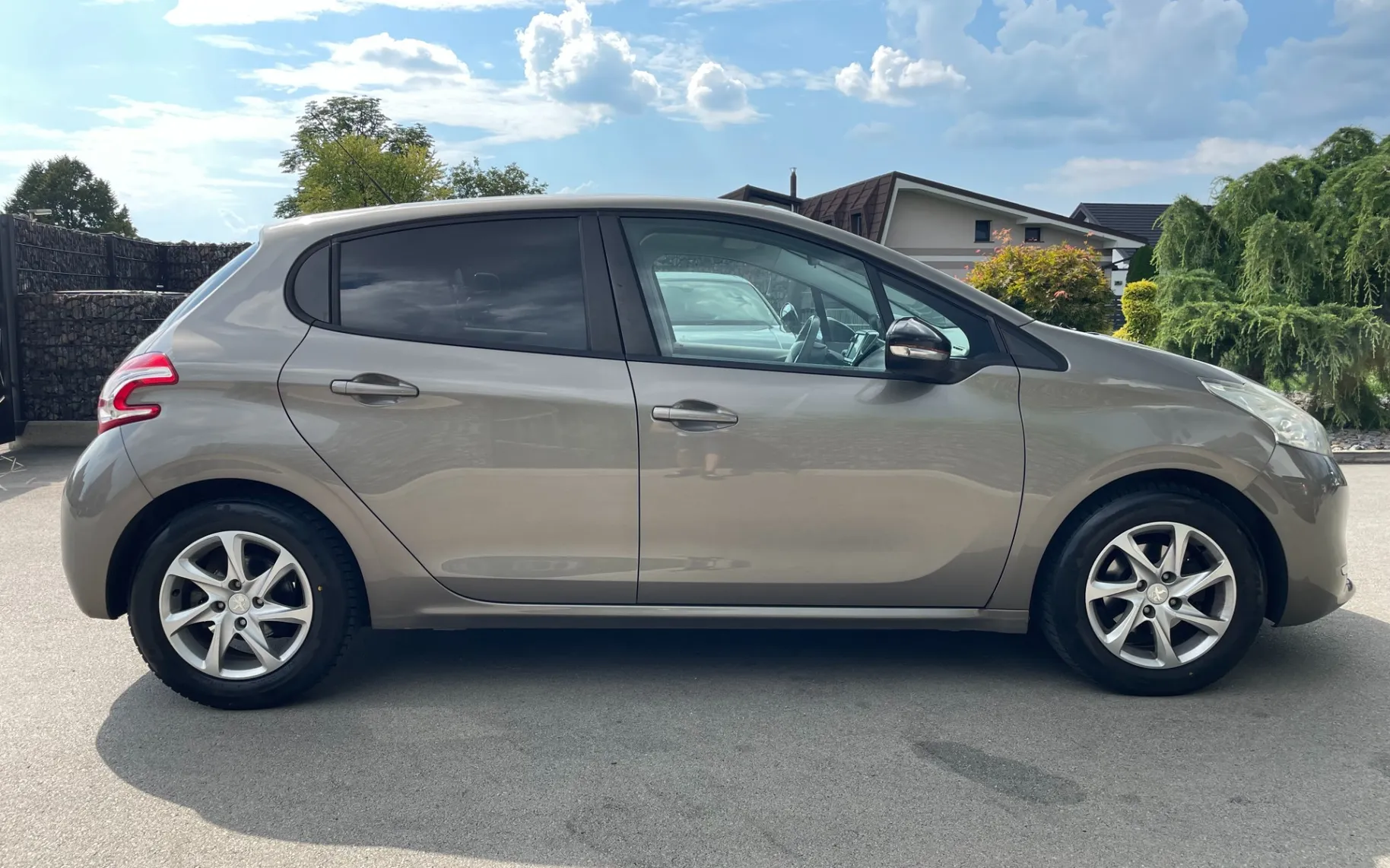 Zunanja slika - Peugeot 208 - 1,4 VTi Allure VTi+SLOVENSKI+SAMO 130.000KM+PANORAMA. - 5