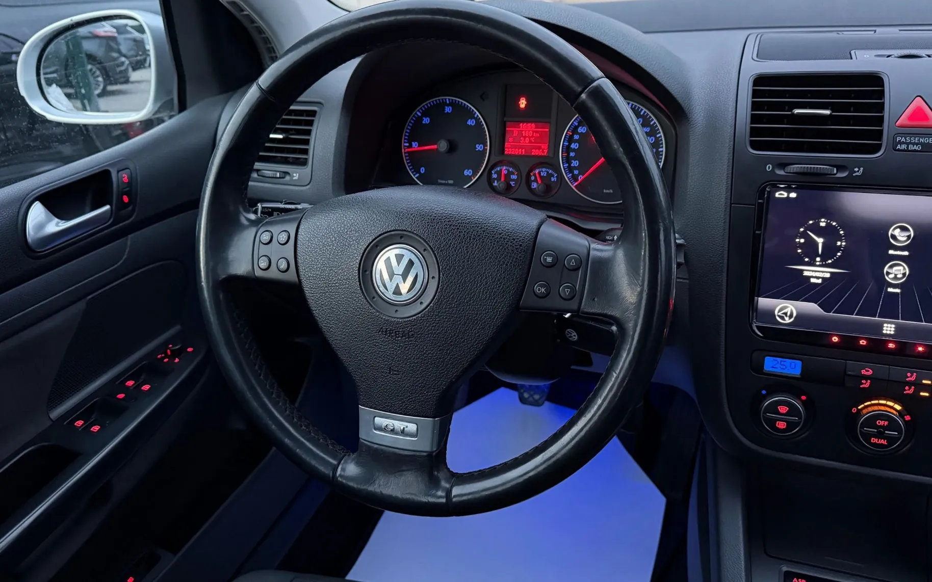 Zunanja slika - Volkswagen Golf - V 1.9 TDI SLO.VOZILO MULTIMEDIJA TEMPOMAT ALU16 - 17