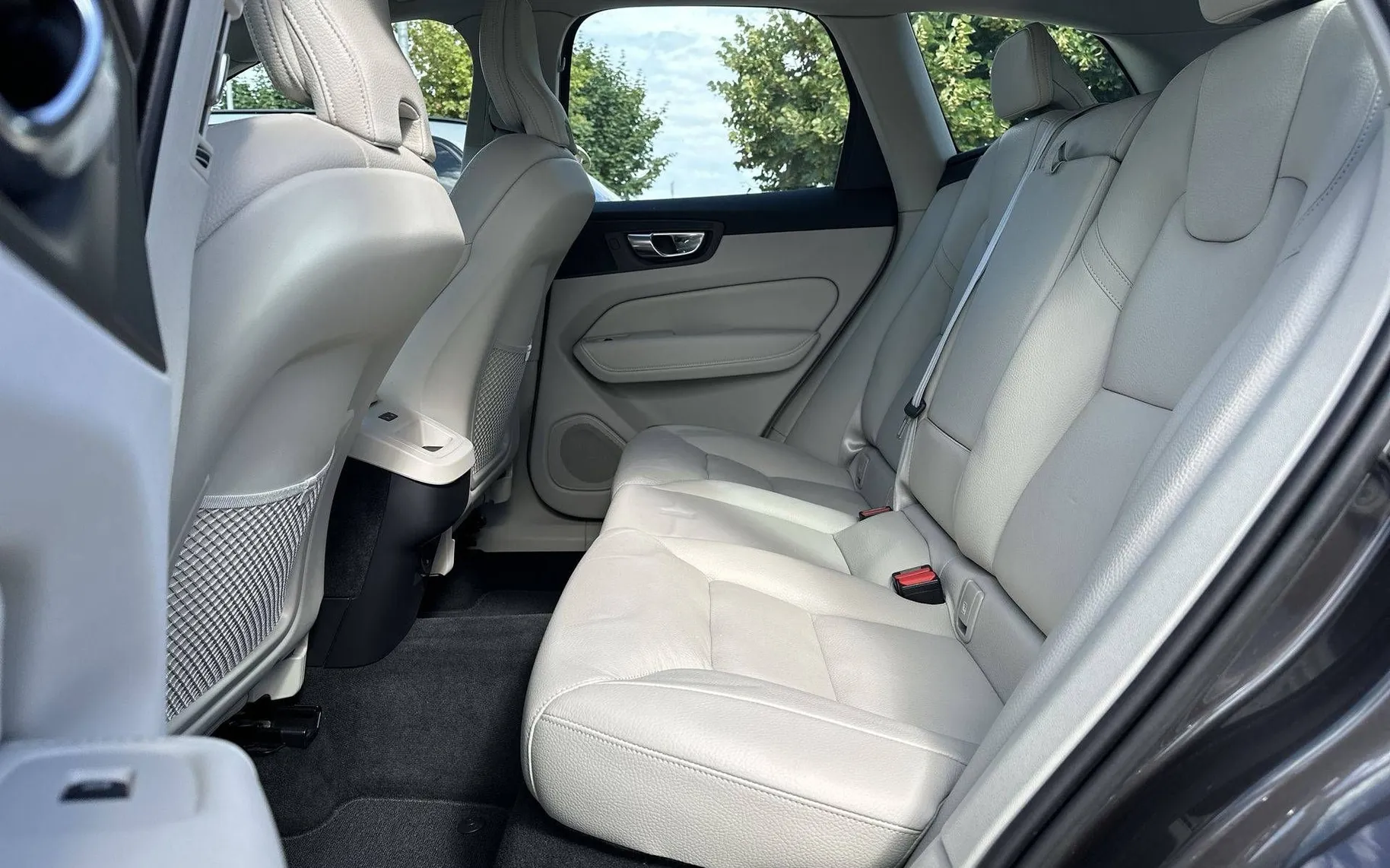 Notranja slika - Volvo XC60 - B4D AWD Plus Bright Avt. - 11