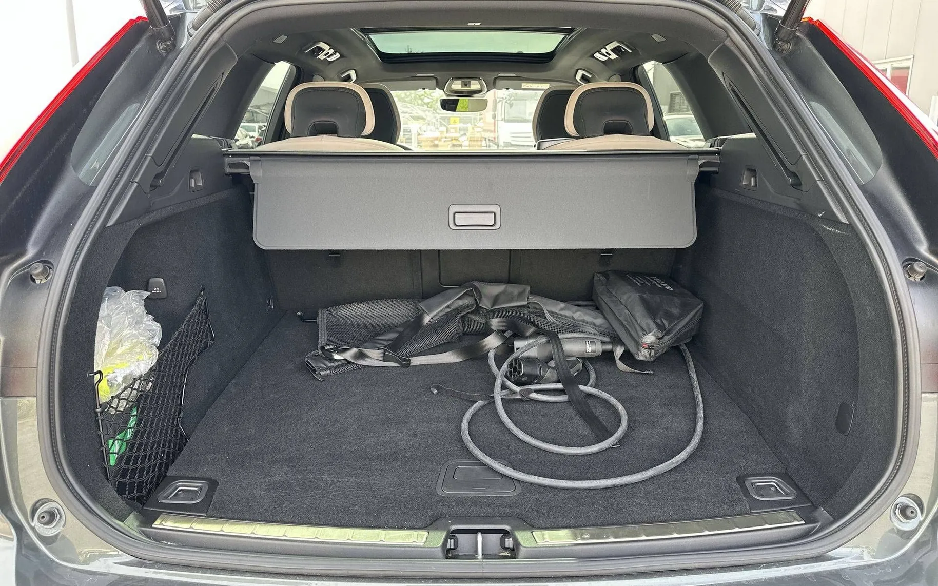Notranja slika - Volvo XC60 - T6 AWD Recharge Twin Engine Plus Dark Avt. - 12