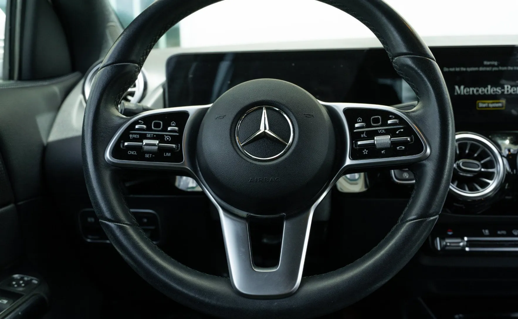 Zunanja slika - Mercedes-Benz GLA-Razred - GLA 180 AUT. LED tempomat ambient. osvet. - 15