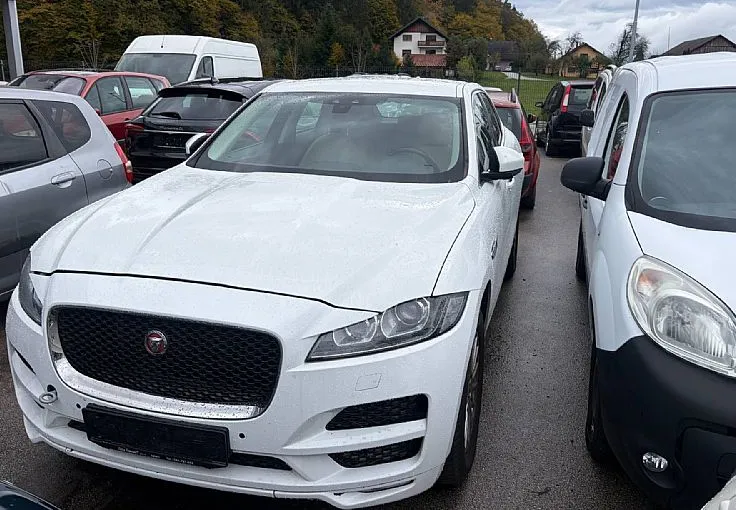 Zunanja slika - Jaguar F-PACE - AWD 2.0 D  20d  Prestige Avt. V OKVARI - 2