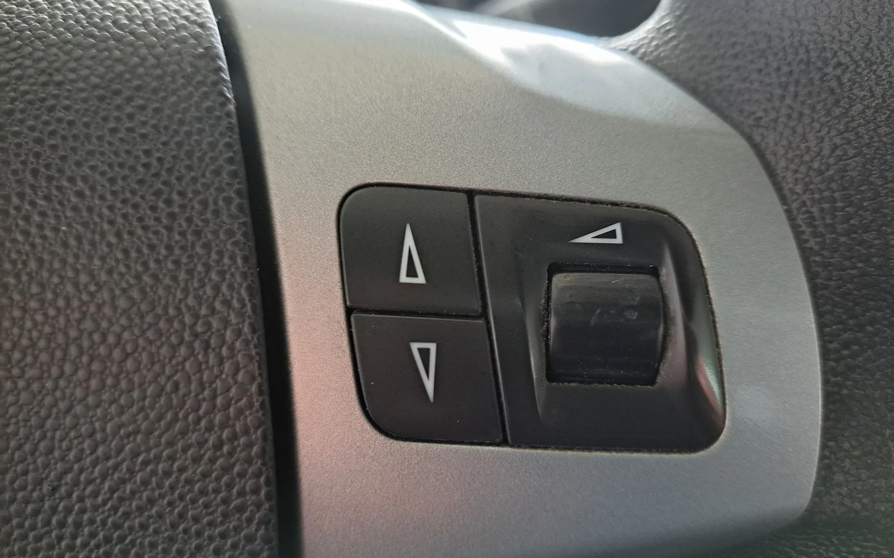 Zunanja slika - Opel Corsa - 1.2-SLOV.POREKLO-1 LETO GARANCIJE-KOT NOVA-5 VRAT - 10