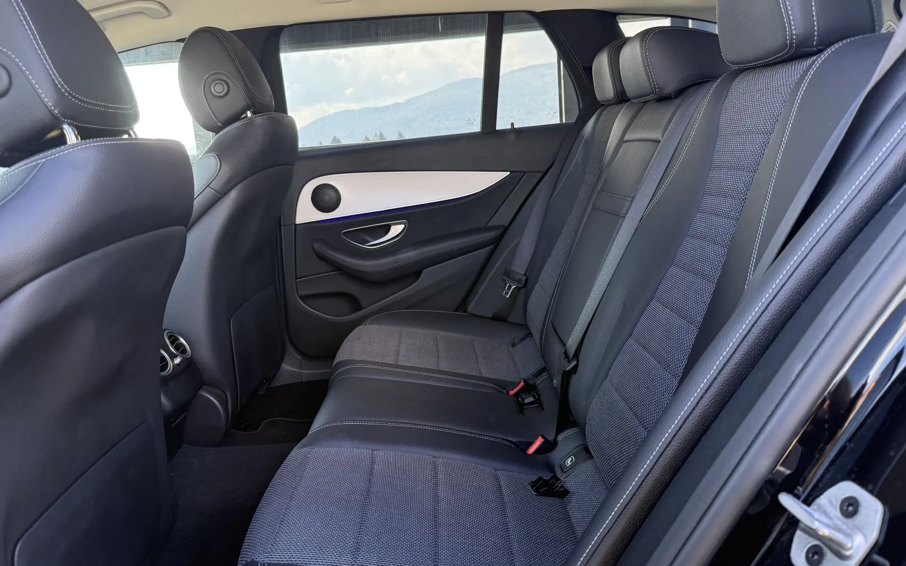Zunanja slika - Mercedes-Benz E-Razred - E 200 d AVANDGARD LED.NAVI. USNJE. OGR.SEDEŽI - 10
