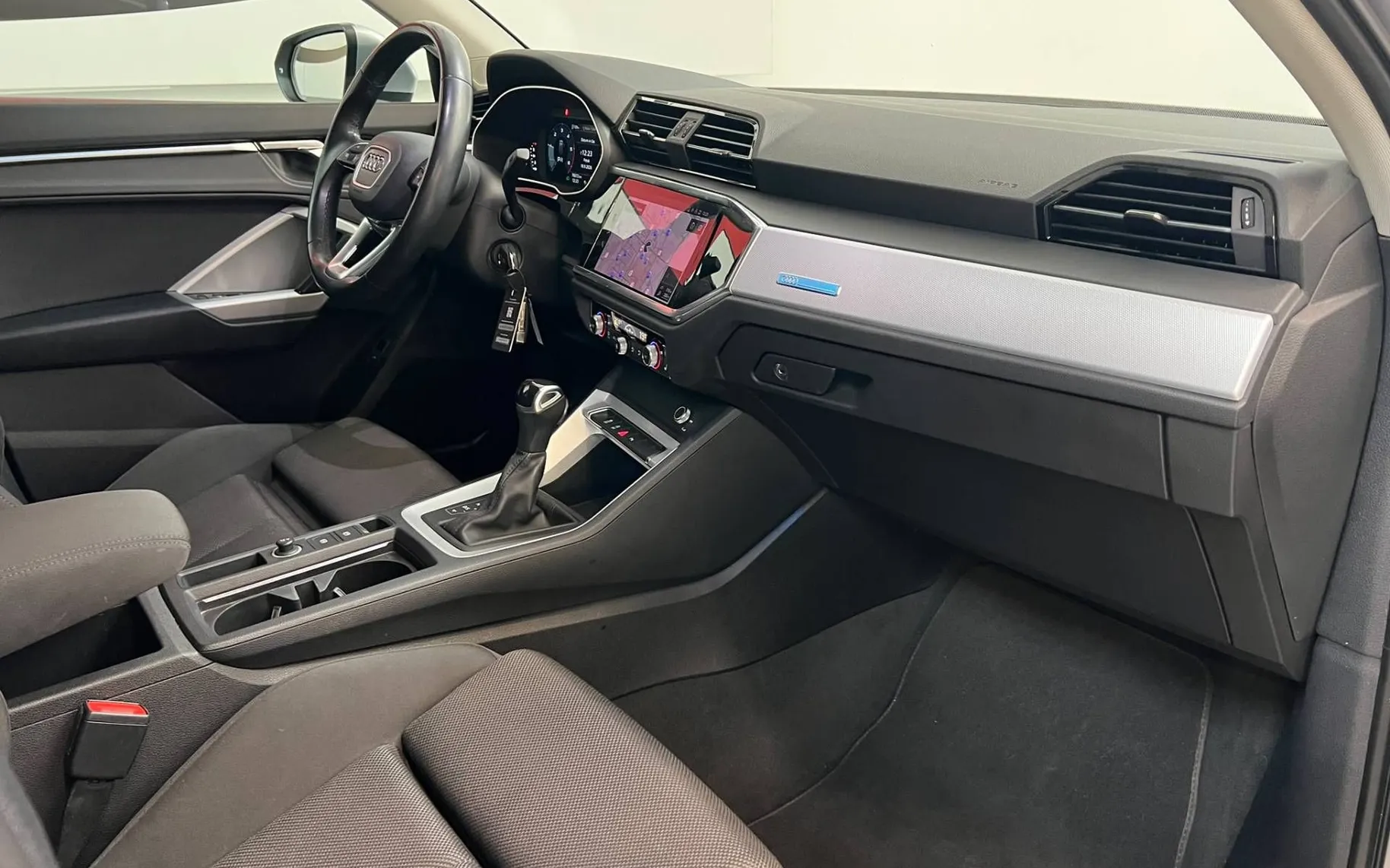 Notranja slika - Audi Q3 - 35 TDI Advanced S tronic - 10