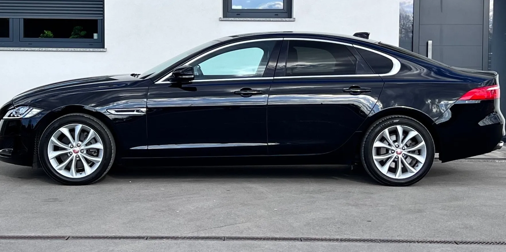 Zunanja slika - Jaguar XF - 2.0d+AWD+1.LAST+SLO+SAMO 66.507 km+ACC+KEYLESS GO - 4
