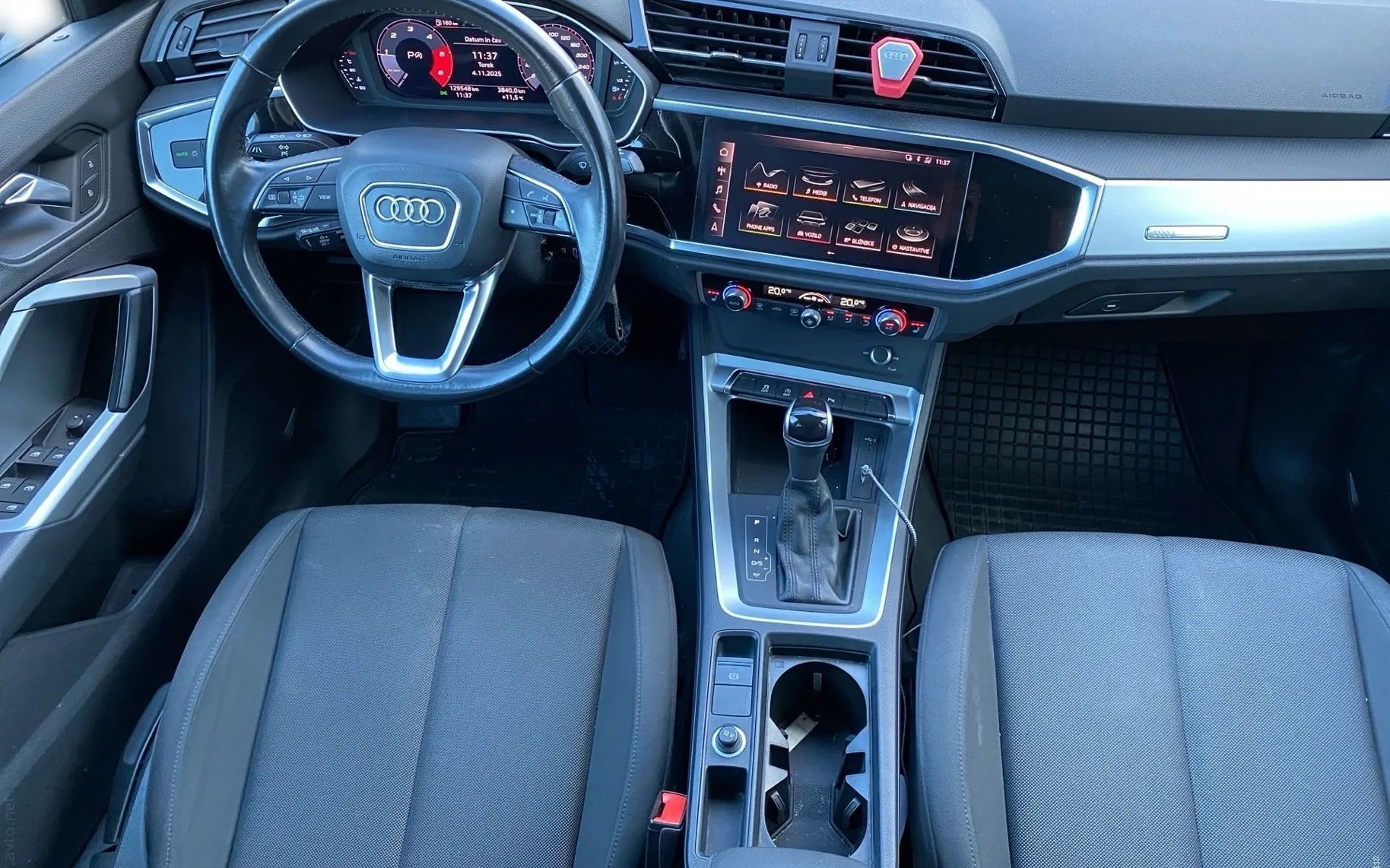 Notranja slika - Audi Q3 - 35 TDI S-tronic - 10