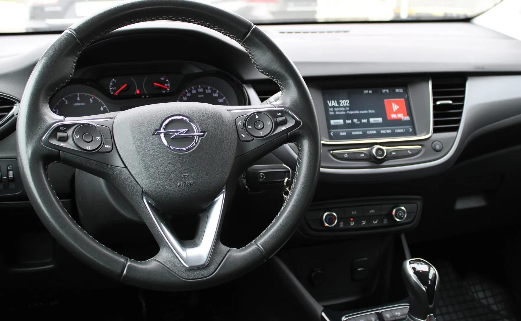 Zunanja slika - Opel Crossland - 1.2 61KW EDITION-LED ŽAROMETI-PDC-37.000 KM - 20