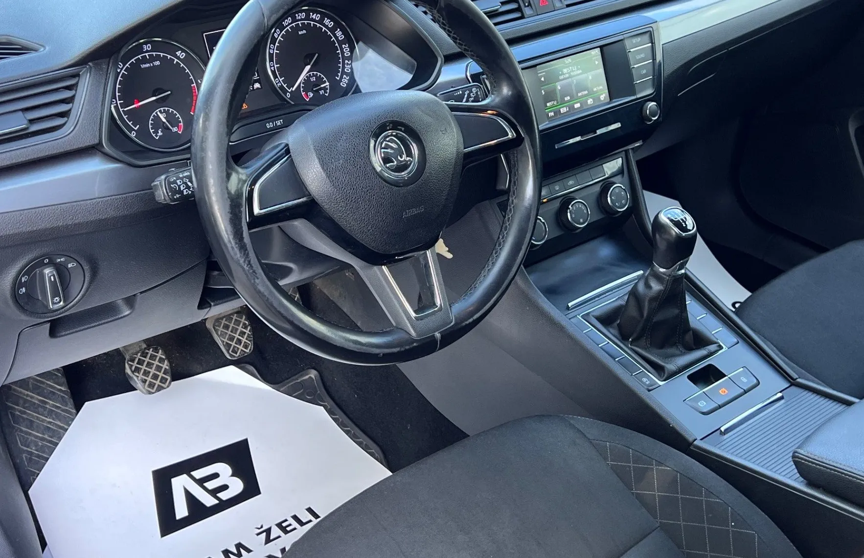 Zunanja slika - Škoda Superb - 2.0 TDI+ALU+TEMP+USB - 10