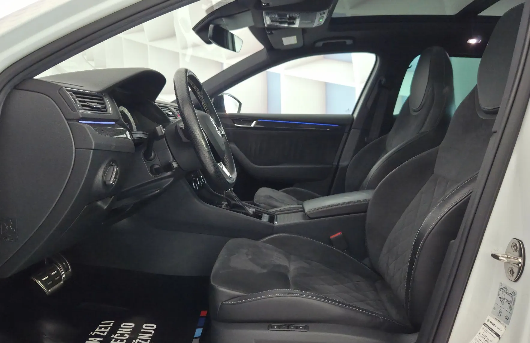 Zunanja slika - Škoda Superb - Combi 4x4 2.0 TDI SportLine DSG-RADAR-DCC-KLJUKA - 10