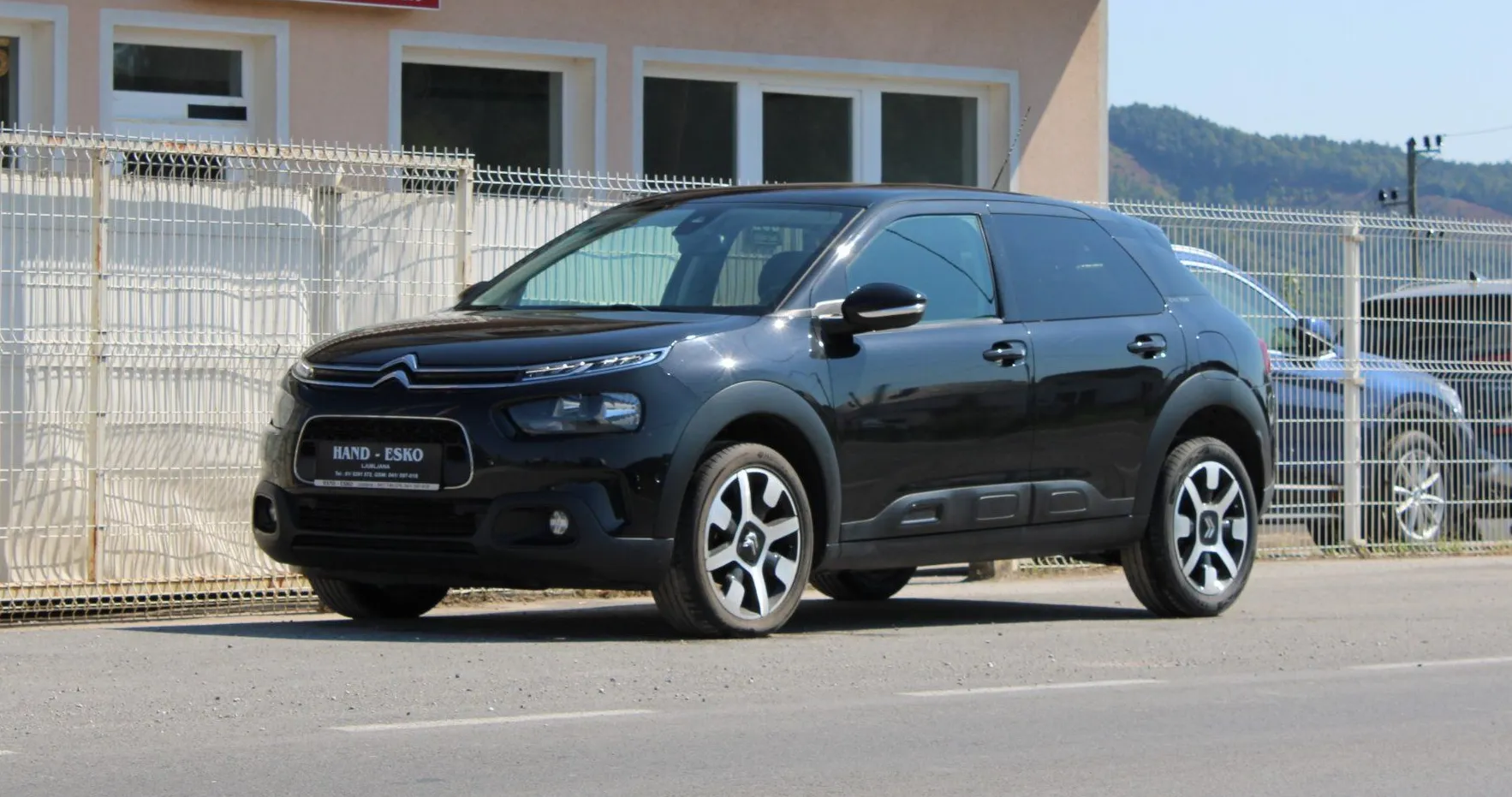 Zunanja slika - Citroën C4 Cactus - 1.2 PureTech 110 Shine Avt._ALU_NAVI_PDC_KAMERA - 9