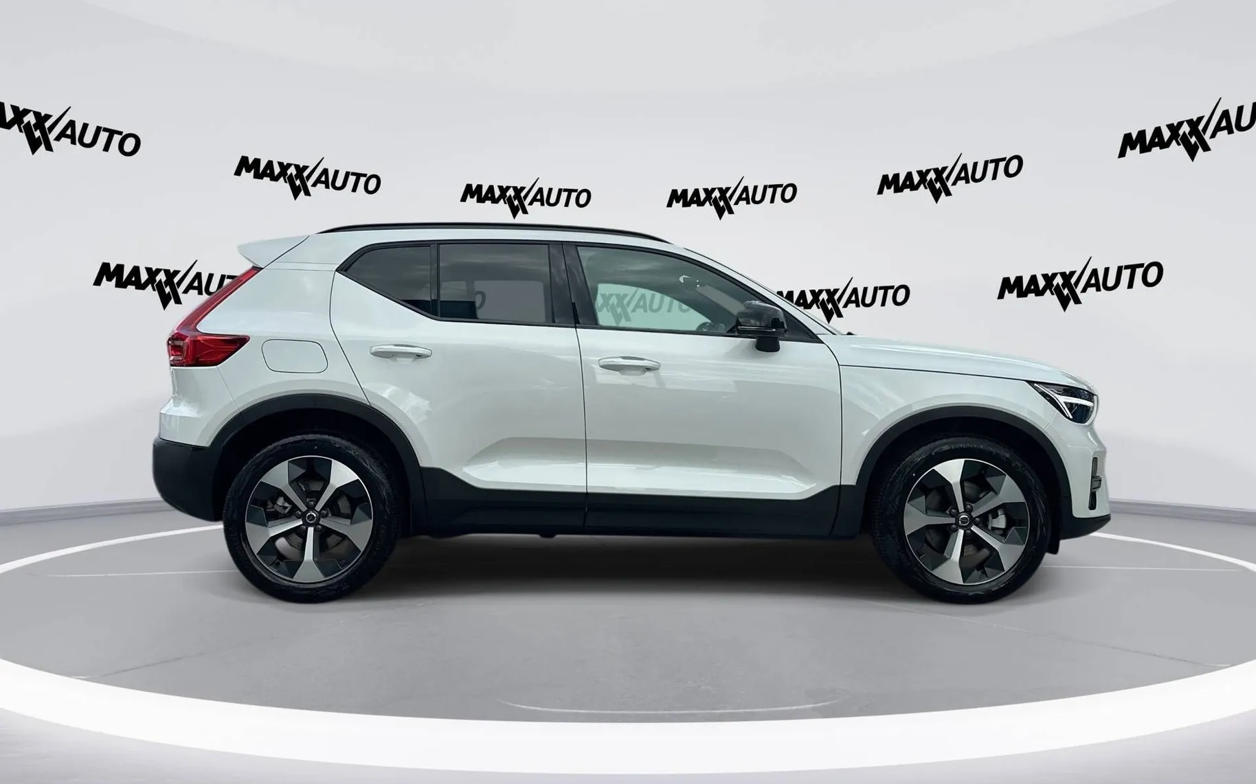 Zunanja slika - Volvo XC40 - B3 P Plus Dark Avt. - 4