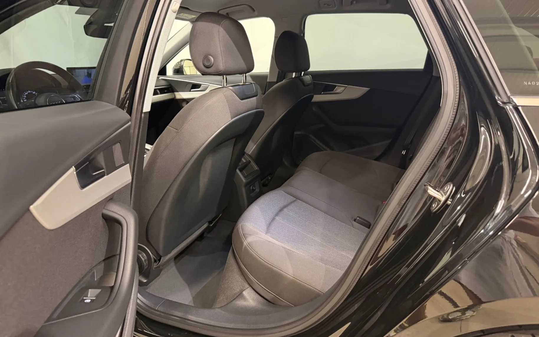 Notranja slika - Audi A4 Avant - 2.0 TDI-MATRIX-LED-ACC-KAMERA-NAVI-S TRONIC-PDC... - 11