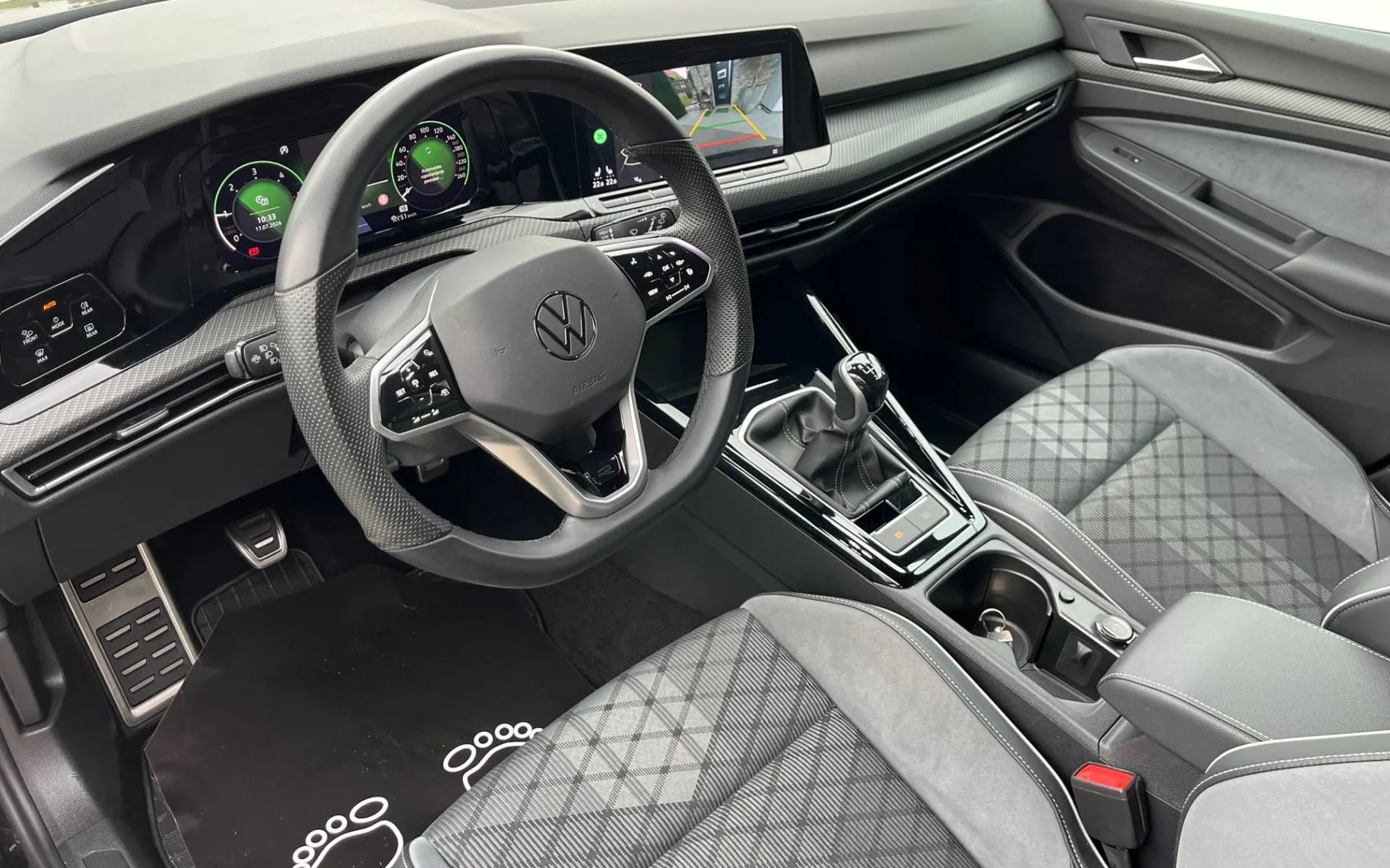 Notranja slika - Volkswagen Golf - 2.0 TDI BMT R-Line-1 LASTNICA-SLO-76000 KM-ODLIČ - 9