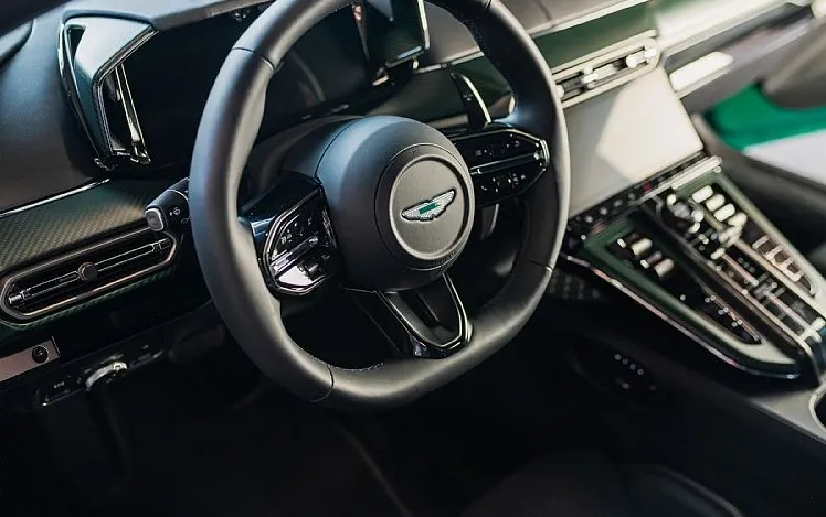Zunanja slika - Aston Martin Vantage - PERFORMANCE PODIUM GREEN KARBON BOWERS WILKINS - 13