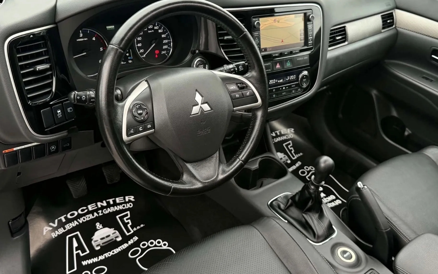 Notranja slika - Mitsubishi Outlander - 2.2D-4X4-XENON-NAVI-KAMERA-LIZING TUJCE-ŠIBEDAH- - 8