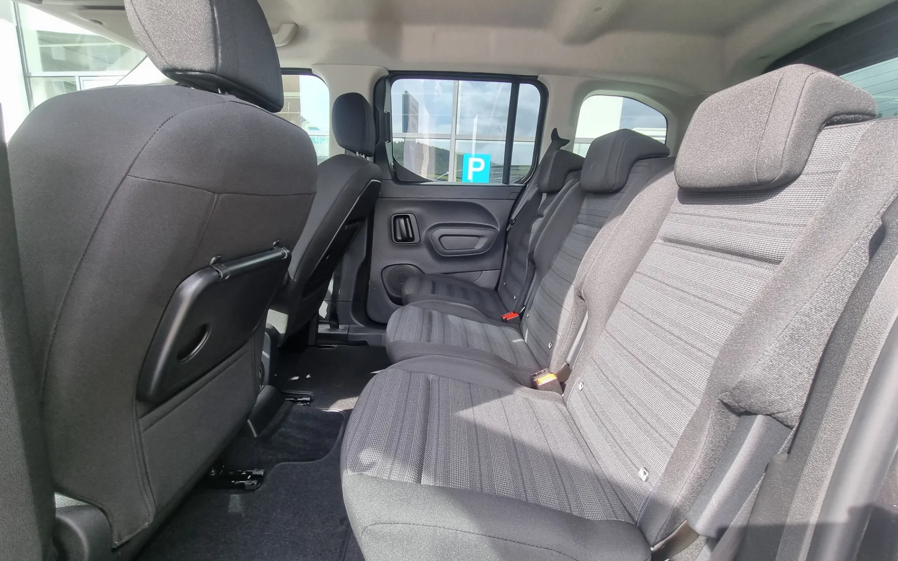 Notranja slika - Opel Combo - LIFE EV 100KW - 3.000€ SUBVENCIJE - VOZILO JE NOVO - 13