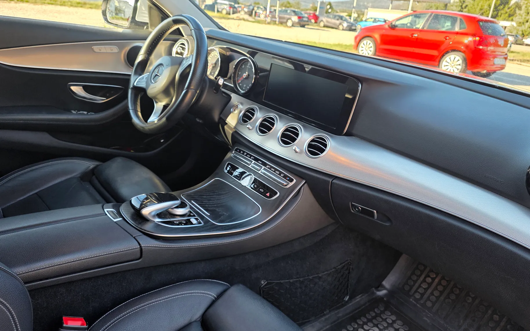 Notranja slika - Mercedes-Benz E-Razred - E 220 dT - 10